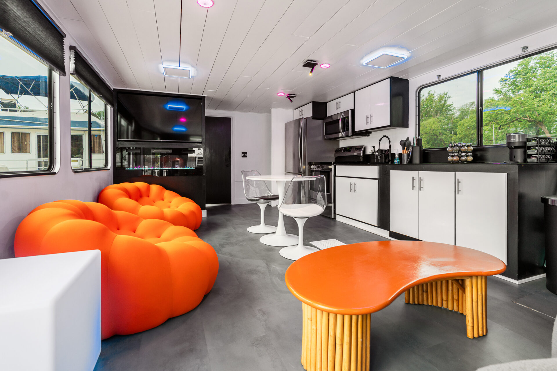 FIVE7 Yacht upper deck