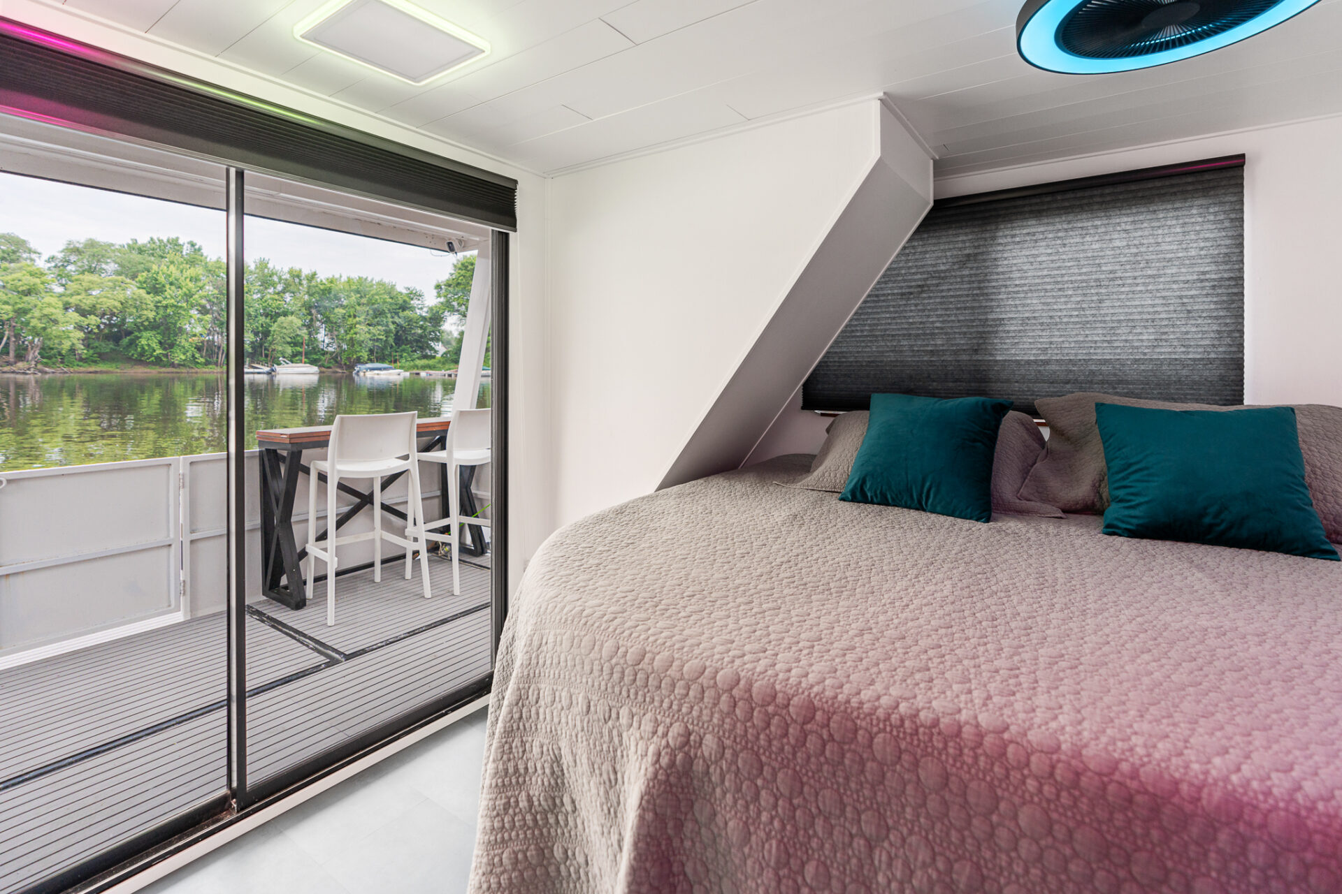 FIVE7 Yacht stateroom